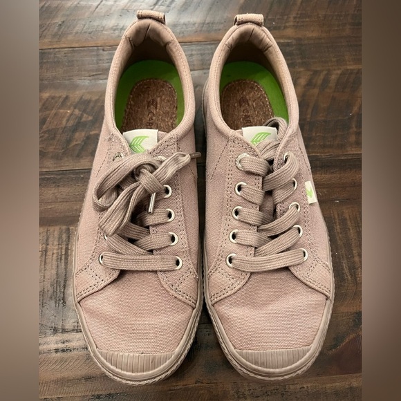 Cariuma Shoes - Cariuma OCA Low Canvas Sneakers Taupe Sustainable Comfort Women’s Size 7
